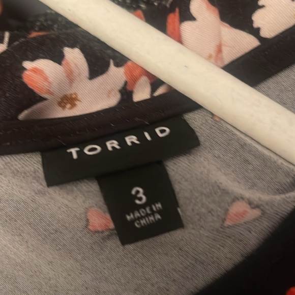 Black dress with red hearts - Picture 4 of 4